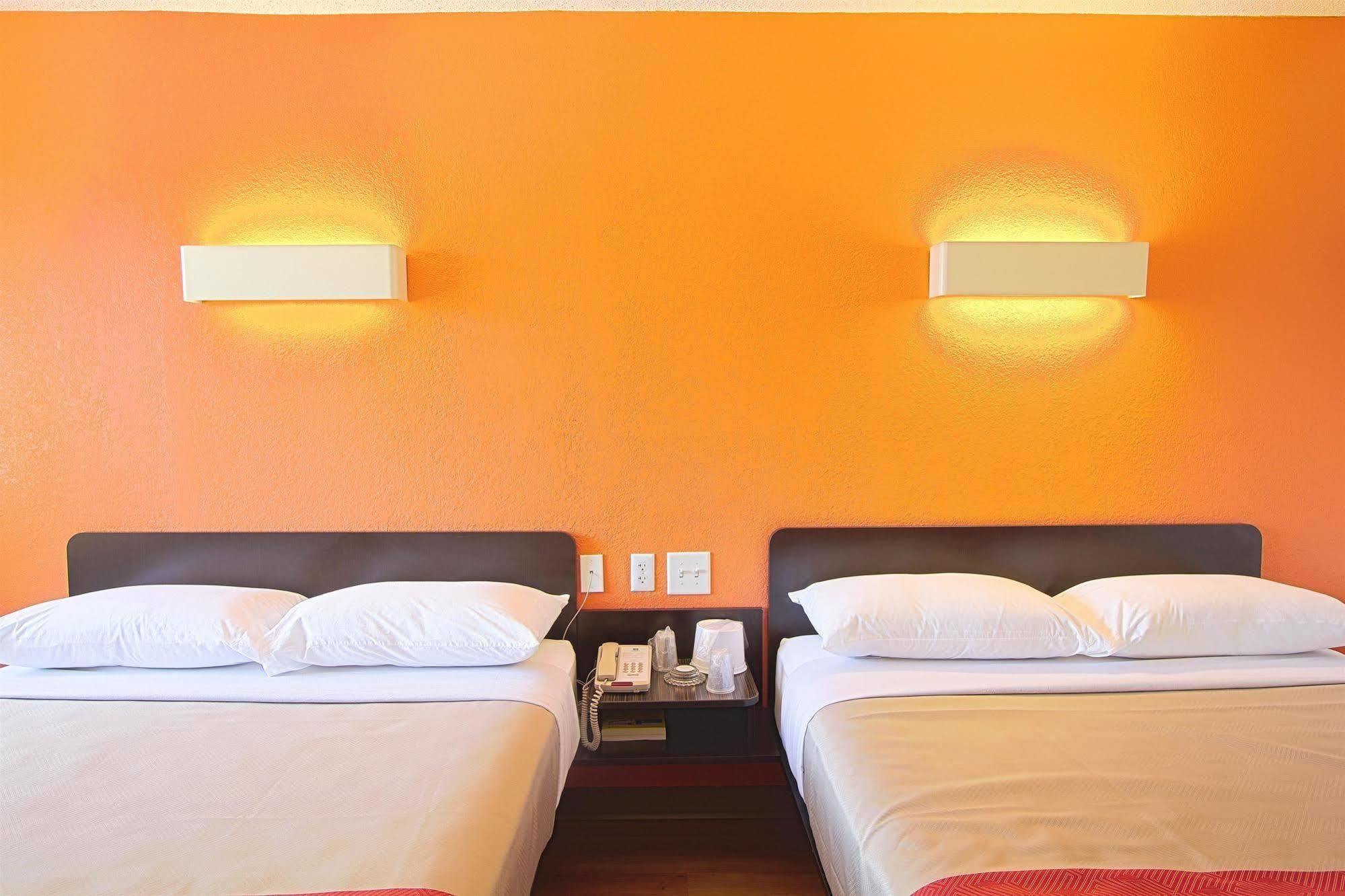 6-east Brunswick, Nj Hotel